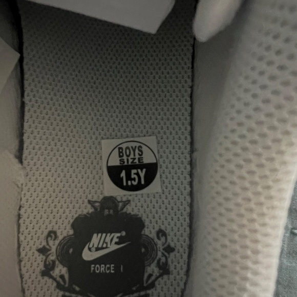 Nike airforce 1 size 1.5 boys - Picture 4 of 4